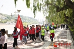 共享阳光 共担风雨 兰州志愿者邀请残障人士一起健步走 - 中国甘肃网