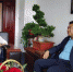 图为5月中旬，甘肃省特膳食品工程研究中心常务副主任高维东(右)接受采访，讲述生物医成果转化落地之路。　刘延新 摄 - 甘肃新闻
