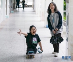 “滑板姑娘”的逆行之路 - 人民网