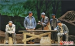 大型原创话剧《八步沙》在兰州首演 展现“时代楷模”治沙造林艰苦岁月 - 中国甘肃网