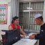 图为武威凉州区东关街寺巷子社区工作人员为少数民族居民办理业务。　崔琳 摄 - 甘肃新闻