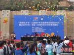 5月24日，甘肃省“奔跑吧·少年”儿童青少年活动启动，2021年兰州(首届)校园旱地冰球联赛开赛。　闫姣 摄 - 甘肃新闻