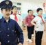 图为安西路小学学生正在上京剧课。　高展 摄 - 甘肃新闻