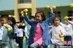图为孩子们积极参与幼儿园活动。　杨艳敏 摄 - 甘肃新闻
