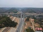 7月9日，甘肃省6条高速和一级公路于零时通车试运营。图为甜永高速公路。（资料图）　殷万军 　摄 - 甘肃新闻
