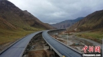 作为连霍高速和京藏高速的联络线，敦煌至当金山口高速公路是国家高速公路规划的重要干线。　何永旺 摄 - 甘肃新闻