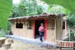 图为甘肃康县境内的美丽乡村，依托乡村旅游，村民将屋子打造成酿酒农舍吸引游客。(资料图) 闫姣 摄 - 甘肃新闻