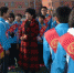 图为刘慧珍与学生们交谈。(资料图) 临洮县妇联供图 - 甘肃新闻