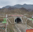 图为尖山隧道口。　吴亚杰 摄 - 甘肃新闻
