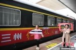 2021年4月23日，兰铁局首趟“三区三州”红色旅游专列开行。(资料图) 杨艳敏 摄 - 甘肃新闻