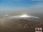 2018年12月27日，中国首个百兆瓦级熔盐塔式光热电站在甘肃敦煌建成。(资料图) 　杨艳敏 摄 - 甘肃新闻