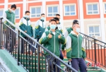 图为兰州市外国语高级中学高三学生参加课间操活动。　高展 摄 - 甘肃新闻