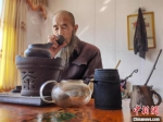 图为马忠家里煮茶的器皿。　张婧 摄 - 甘肃新闻