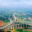 图为甘肃境内的高速公路。(资料图) 张宾 摄 - 甘肃新闻