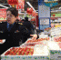 图为2019年1月，兰州市场监管部门检查超市商品质量。(资料图) 刘薛梅 摄 - 甘肃新闻