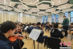 图为兰州一中学学生进行交响乐演奏。(资料图) 刘玉桃 摄 - 甘肃新闻