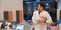 图为甘肃省妇幼专家在兰州西站开展婴幼儿护理培训。　张博行 摄 - 甘肃新闻