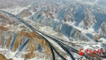 【陇拍客】甘肃：沿着高速看雪景 山川壮丽家园美 - 中国甘肃网
