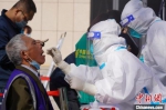3月10日，兰州民众进行核酸检测。　九美旦增 摄 - 甘肃新闻