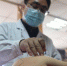2020年10月30日，甘肃灵台皇甫谧中医院医生对患者进行针灸治疗。(资料图) 杨艳敏 摄 - 甘肃新闻