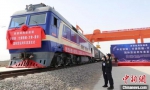 2022年4月21日，首列西部陆海新通道中老铁路(甘肃敦煌-万象-曼谷)国际货运列车在敦煌首发。　孙成宇 摄 - 甘肃新闻