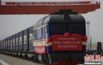 4月21日，甘肃首列西部陆海新通道中老铁路(敦煌-万象-曼谷)国际货运列车在敦煌发运。　张晓亮 摄 - 甘肃新闻