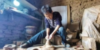 如今的赵碾陶器主要以瓦盆、茶盏、陶碗、花盆等为主。(资料图) 薛小瑞 摄 - 甘肃新闻