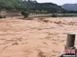 图为7月15日，甘肃庆阳市境内马莲河发生大洪水。　李建琪 摄 - 中国甘肃网